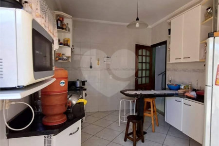 Casa à venda com 4 quartos, sendo 2 suítes,  em Vila Oliveira, Mogi das Cruzes, SP