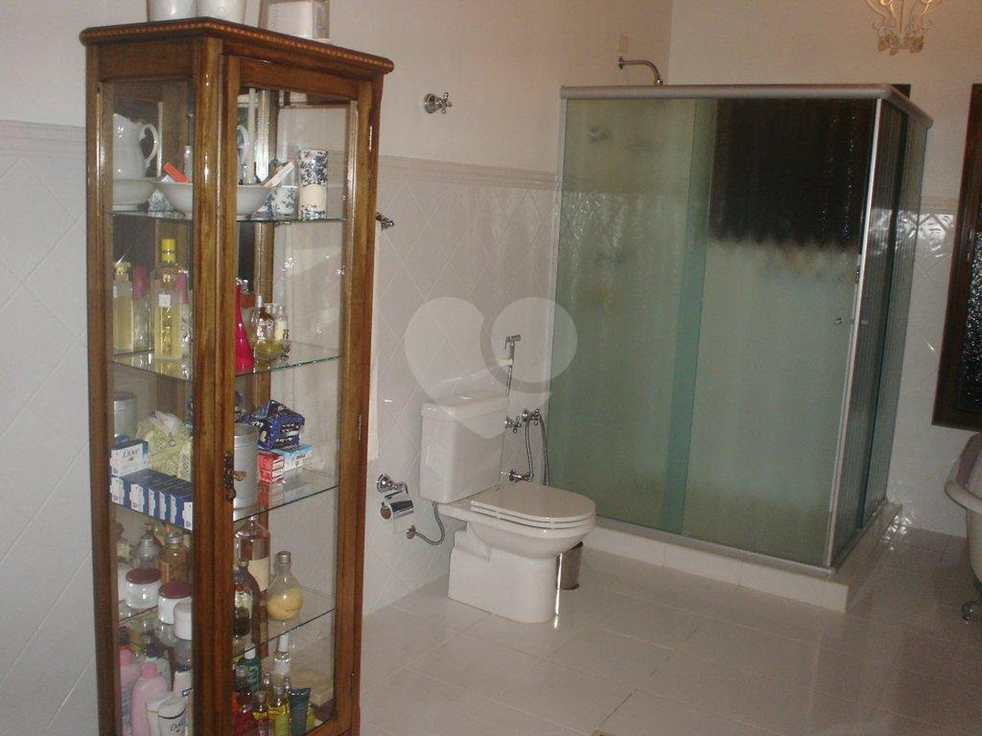 Casa à venda com 3 quartos, sendo 2 suítes, no condomínio residencial Cantareira-pque Petropolis, Mairiporã - SP