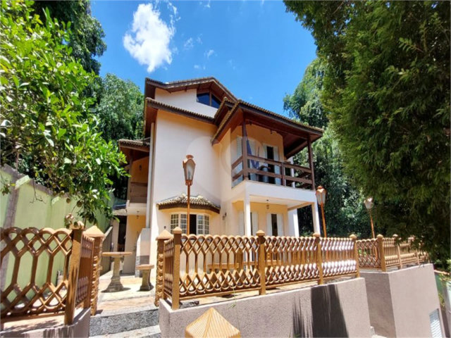 Casa à venda com 4 suítes no condomínio Sausalito, Mairiporã - SP