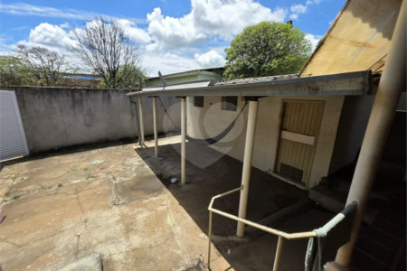 Casa térrea à venda com amplo quintal e grande potencial na Vila Nery