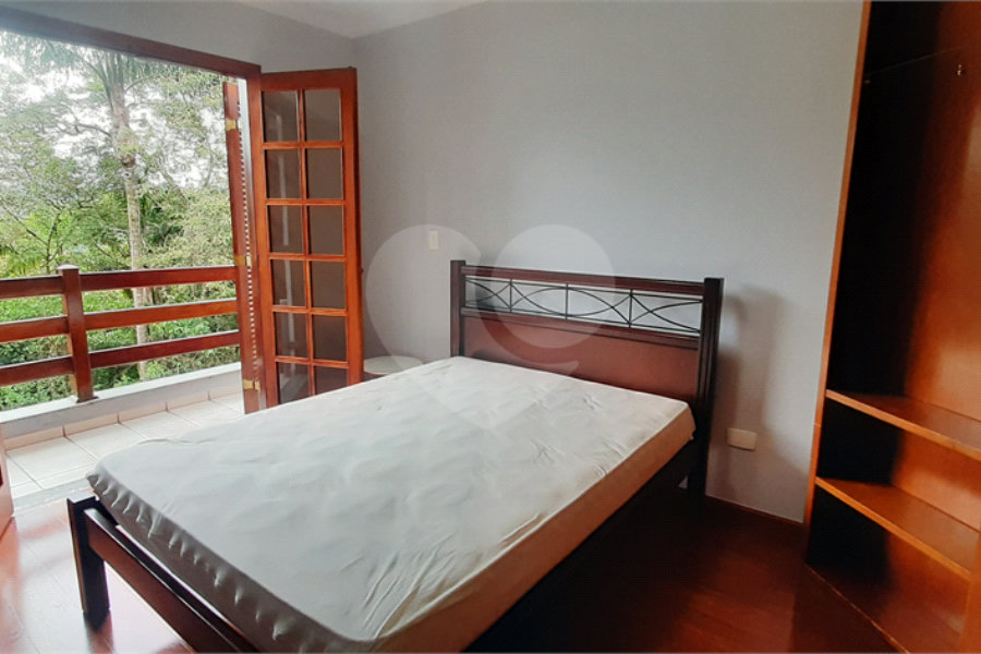 Sobrado à venda com 4 quartos, sendo 3 suítes, em Serra da Cantareira, Mairiporã, SP