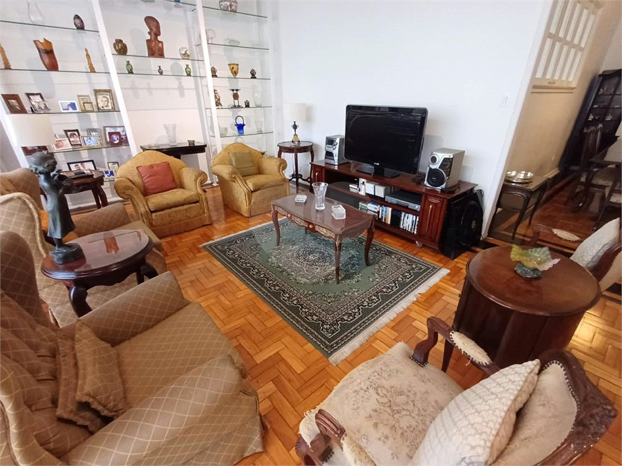 Apartamento à venda com 3 quartos, sendo 1 suíte, em Copacabana, Rio de Janeiro, RJ