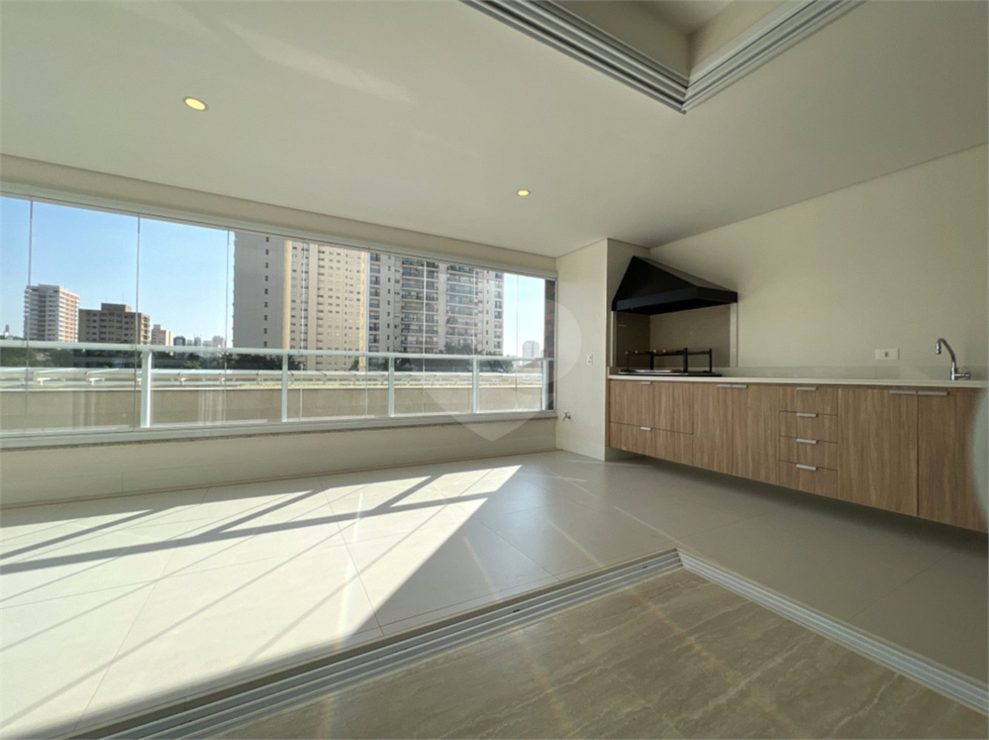 Apartamento à venda com 3 suítes em Vila Romana, São Paulo, SP