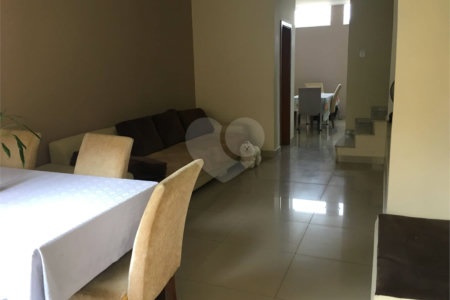 Sobrado à venda com 3 suítes em Vila Nivi, São Paulo, SP