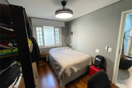 Casa à venda com 4 suítes no condomínio Fechado, São Paulo - SP