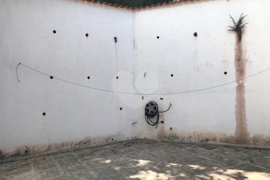Casa à venda com 3 quartos, sendo 1 suíte, no condomínio Parque Suiça, Caieiras - SP