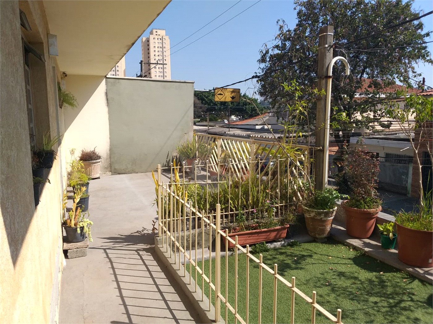 Sobrado à venda com 3 quartos, sendo 1 suíte,  em Parque Maria Domitila, São Paulo, SP