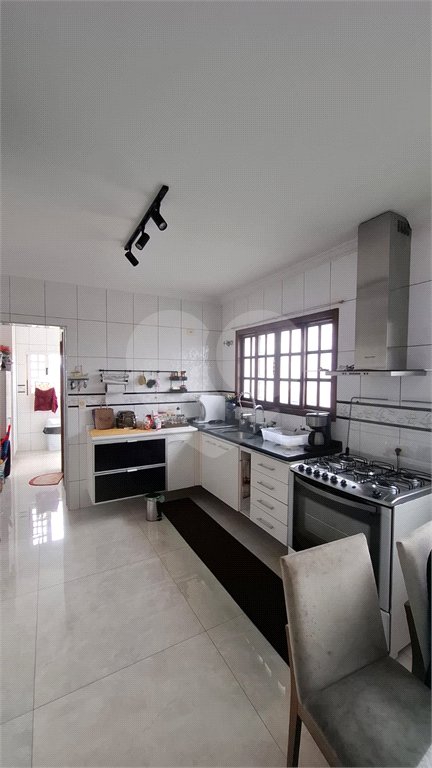 Sobrado à venda com 3 quartos, sendo 1 suíte, em Vila Constança, São Paulo, SP