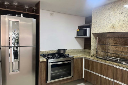 Apartamento Moderno à Venda na Enseada | Varanda Gourmet e Lazer Completo