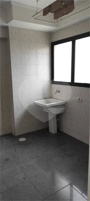 Apartamento Espaçoso com 4 Dormitórios, Suíte e Varanda no Jardim Paris
