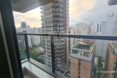 Apartamento à venda com 3 suítes em Moema, São Paulo, SP