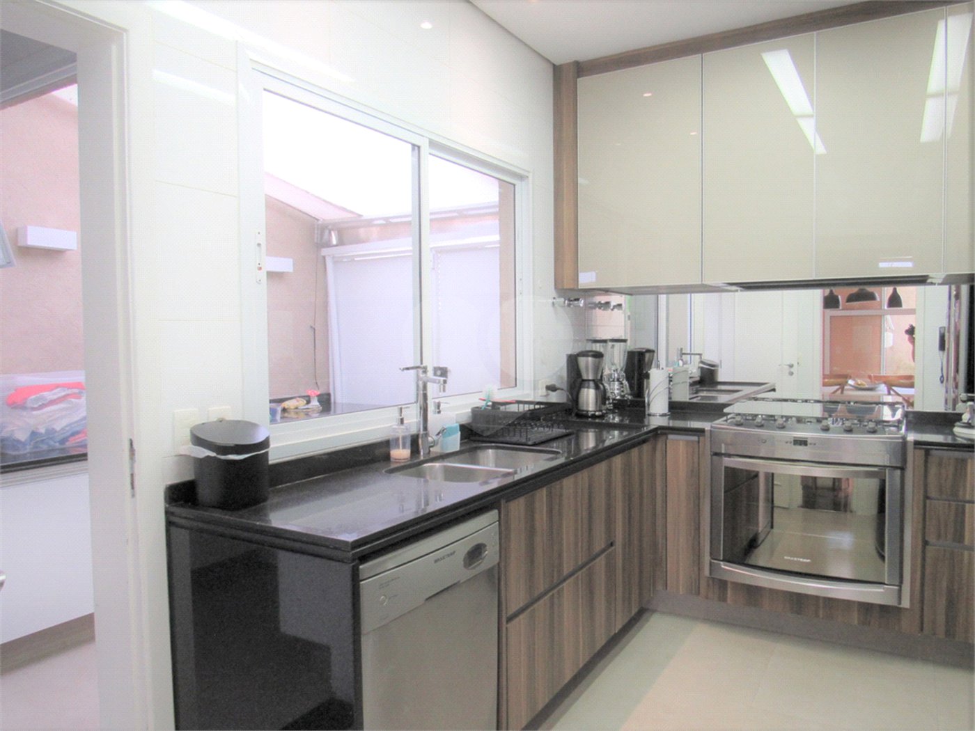 Casa à venda com 4 suítes no condomínio Dolce Villa, São Paulo - SP