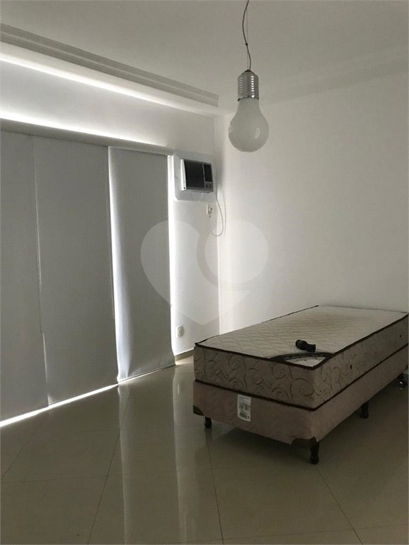Casa à venda com 5 quartos, sendo 3 suítes, no condomínio Mansões da Prata, Rio de Janeiro - RJ