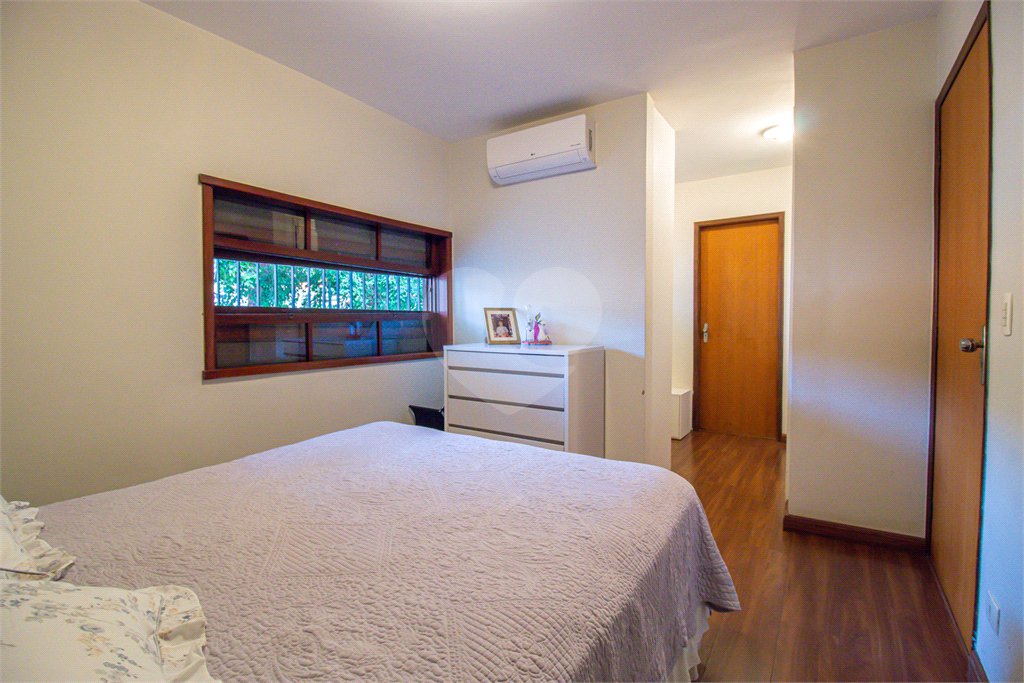 Casa à venda com 3 quartos, sendo 1 suíte, em Alto da Boa Vista, São Paulo, SP