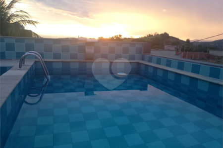 Casa à venda com 4 quartos, sendo 2 suítes, no condomínio Vivendas do Mendanha, Rio de Janeiro - RJ