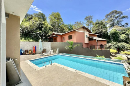 Casa à venda com 4 quartos, sendo 3 suítes,  no condomínio Vilarejo, Carapicuíba - SP