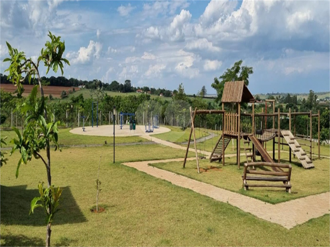 Casa à venda com 3 quartos, sendo 1 suíte, no condomínio Residencial Jardim, Sorocaba - SP