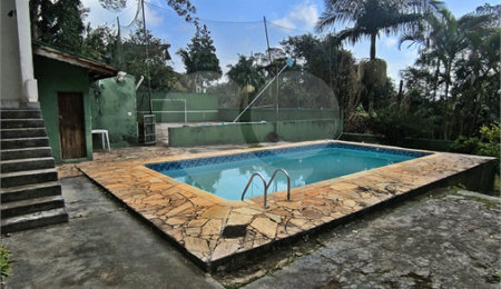 Sobrado à venda ou para alugar com 4 suítes em Serra da Cantareira, Mairiporã, SP