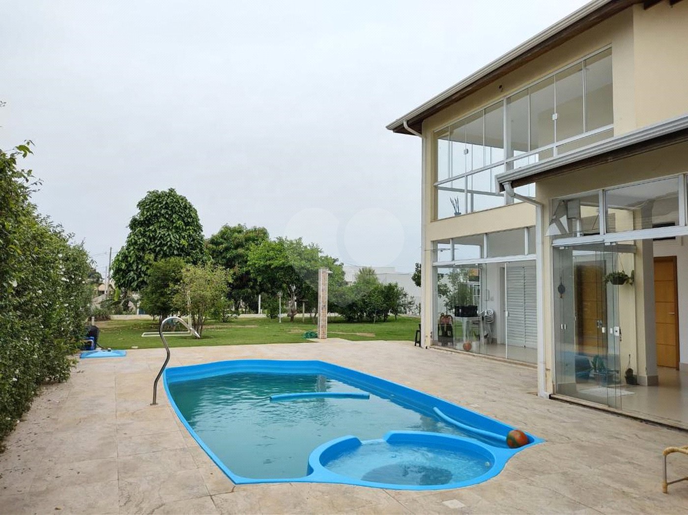 Casa à venda com 4 quartos, sendo 2 suítes, no condomínio Primavera, Salto - SP