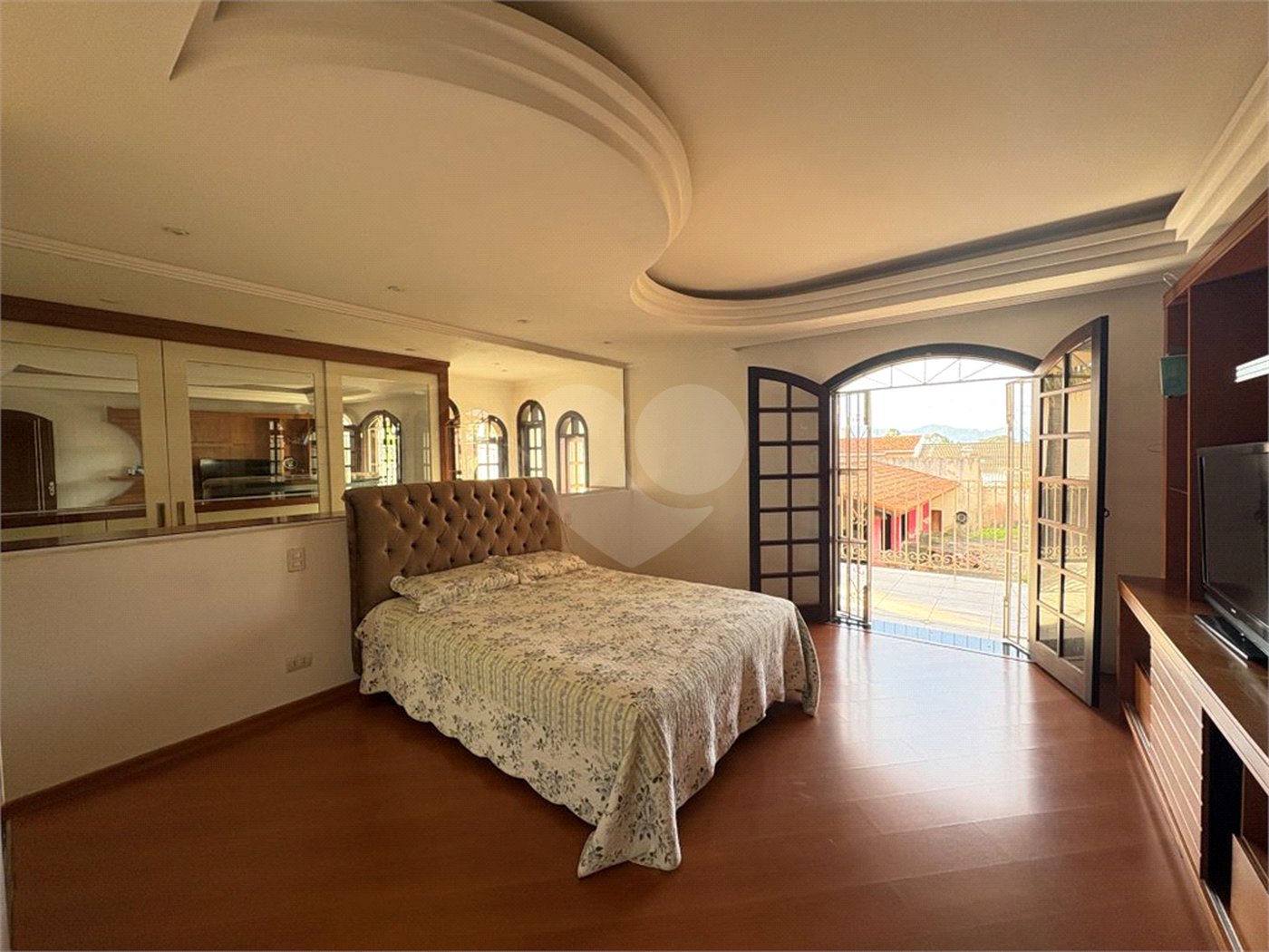 Casa à venda com 4 quartos, sendo 2 suítes,  em Vila Oliveira, Mogi das Cruzes, SP