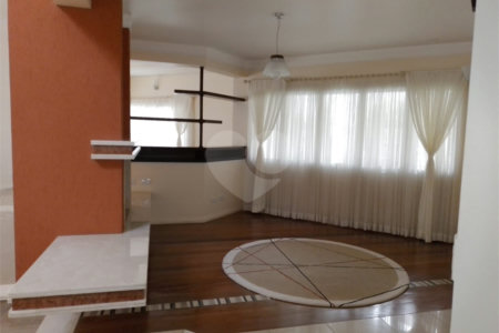Casa à venda com 4 quartos, sendo 2 suítes,  em Vila Santista, Atibaia, SP