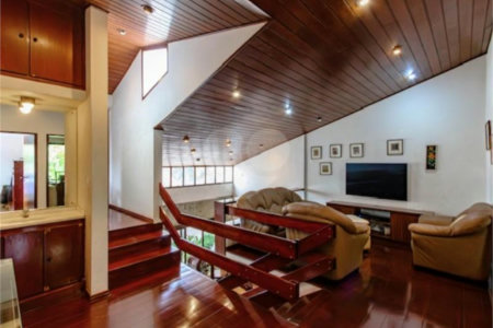 Casa para locação no Jardim da Saúde – São Paulo Imóvel amplo e elegante, com 360 m² de área construída em terreno de 400 m²
