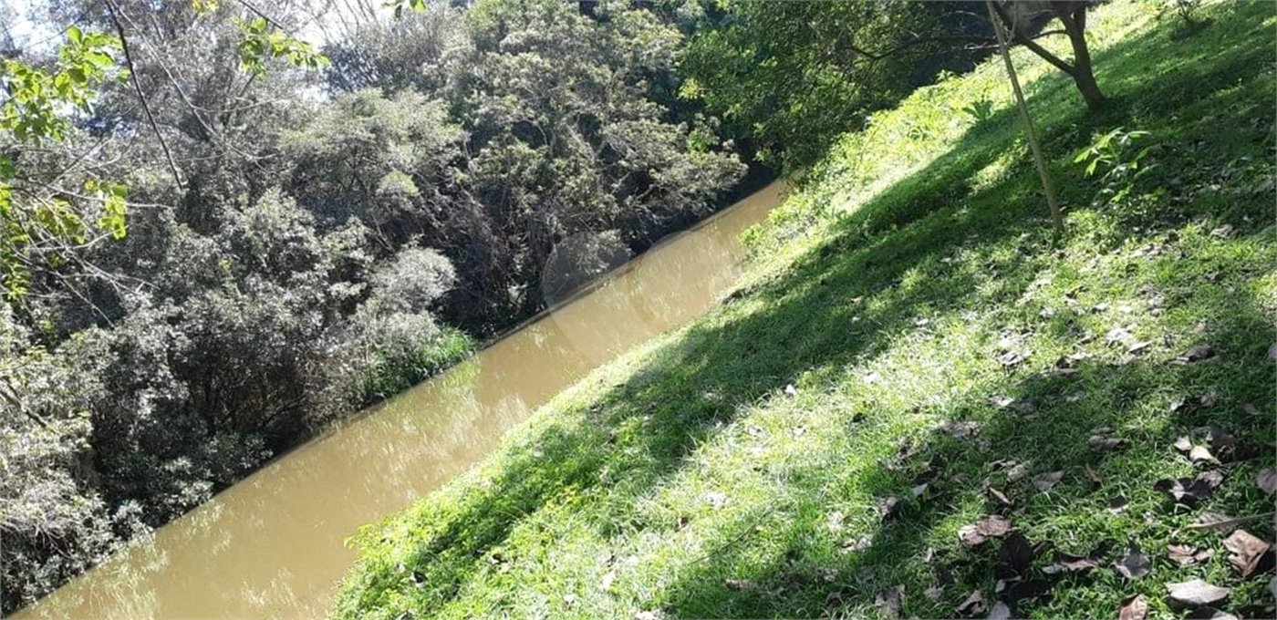 Chalé à venda em Atibaia 140m²– Condomínio fechado com lazer completo