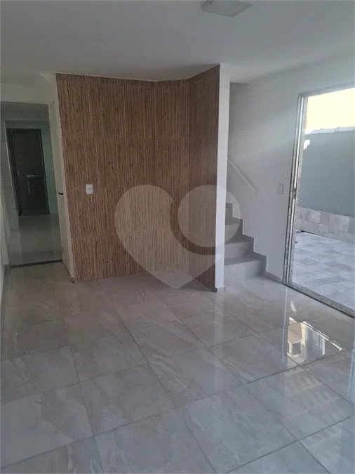LINDA CASA DUPLEX EM CONDOMÍNIO – PRÓXIMA AO PARK SHOPPING - Aceita financiamento bancário e FGTS