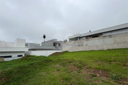 Lote à venda no Condomínio Village Damha IV