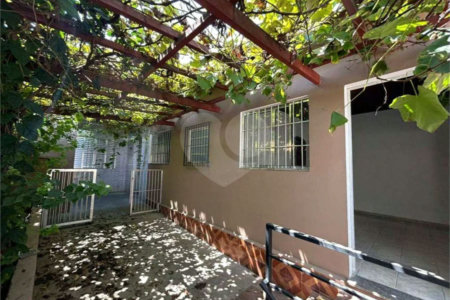 Casa à venda na Vila Galvão, com 210 m²