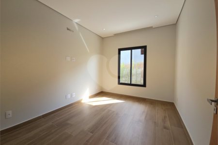 Casa à venda com 4 quartos, sendo 3 suítes, no condomínio Village Ipanema 2, Araçoiaba da Serra - SP