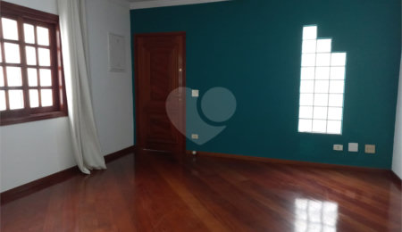 Sobrado à venda com 4 quartos, sendo 3 suítes,  em Cidade São Francisco, São Paulo, SP