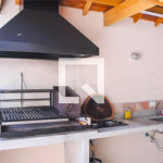 Apartamento de 143m² com 3 dormitórios e 2 vagas de garagem.