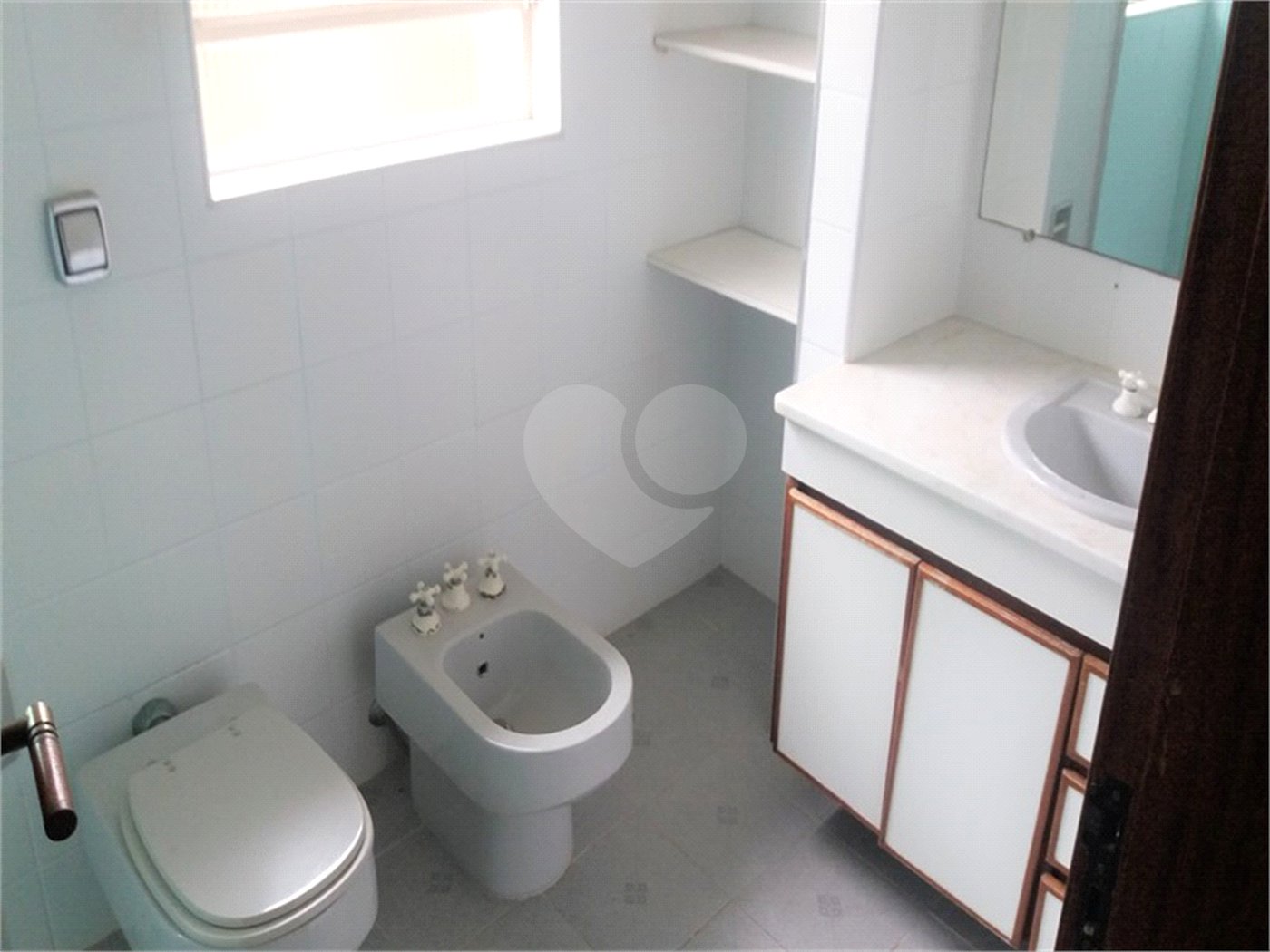 Sobrado à venda com 4 quartos, sendo 3 suítes, em Interlagos, São Paulo, SP