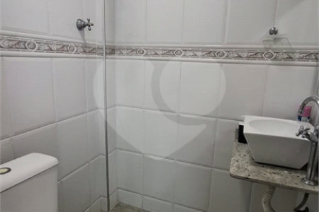 Sobrado à venda com 3 quartos, sendo 1 suíte, em Vila Constança, São Paulo, SP