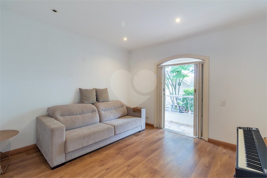 Casa à venda com 4 quartos, sendo 2 suítes,  no condomínio Vila das Flores, São Paulo - SP