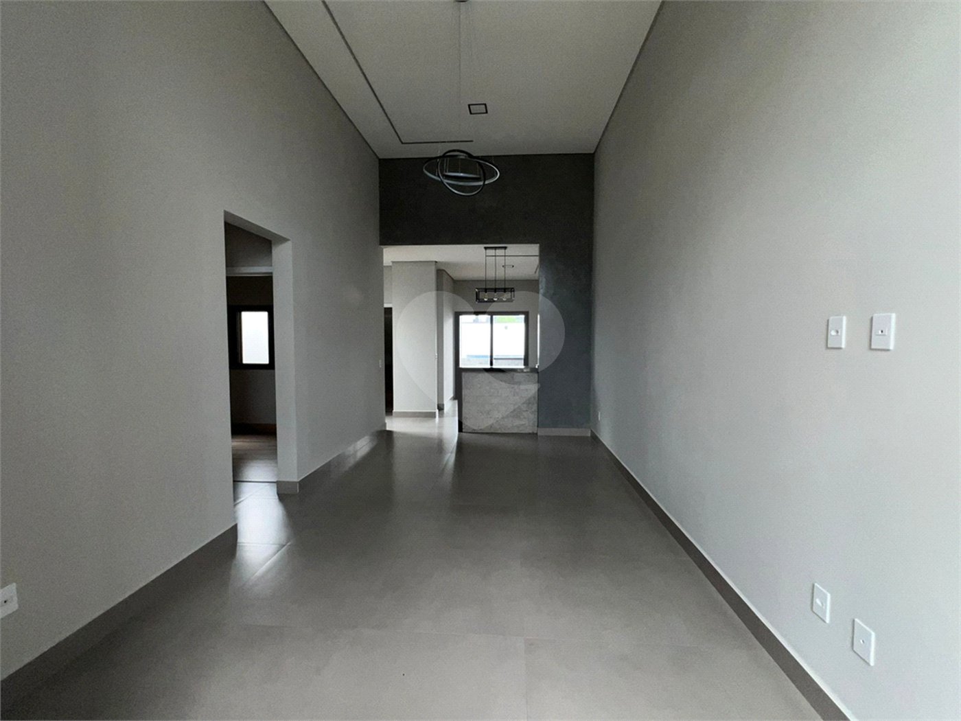 Casa à venda com 3 quartos, sendo 1 suíte, no condomínio Horto Florestal Villagio, Sorocaba - SP