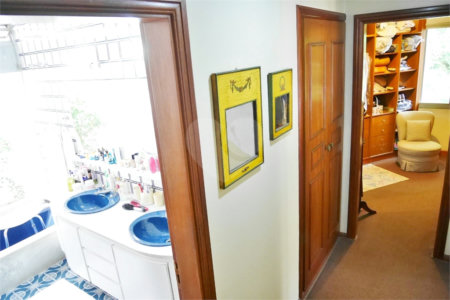 Casa à venda com 4 quartos, sendo 1 suíte,  em Jardim Guedala, São Paulo, SP