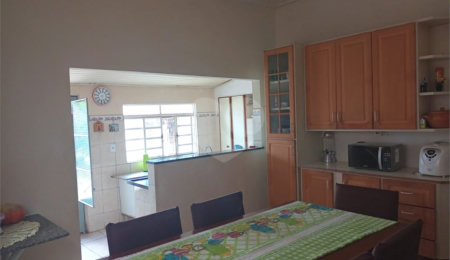 Casa à venda com 3 quartos, sendo 1 suíte, em Vila Regina, Itapetininga, SP