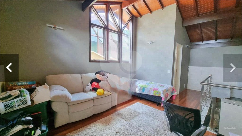 Casa à venda com 3 quartos, sendo 2 suítes, no condomínio Floradas da Serra, São Paulo - SP