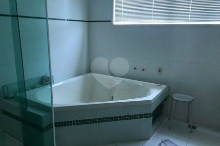 Casa à venda com 5 quartos, sendo 3 suítes, no condomínio Mansões da Prata, Rio de Janeiro - RJ