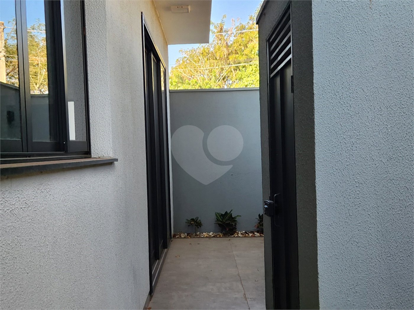 Casa à venda com 3 quartos, sendo 1 suíte, no condomínio Jd. Parque Alvorada, Araraquara - SP