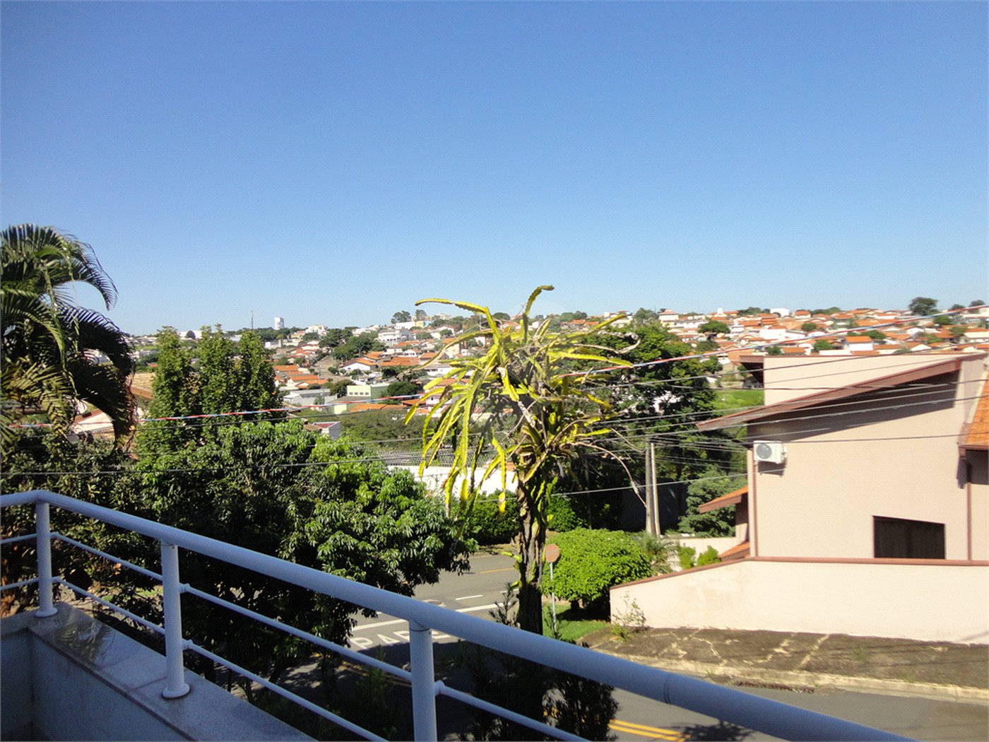 Casa à venda com 3 quartos, sendo 2 suítes, no condomínio Águas da Serra, Valinhos - SP