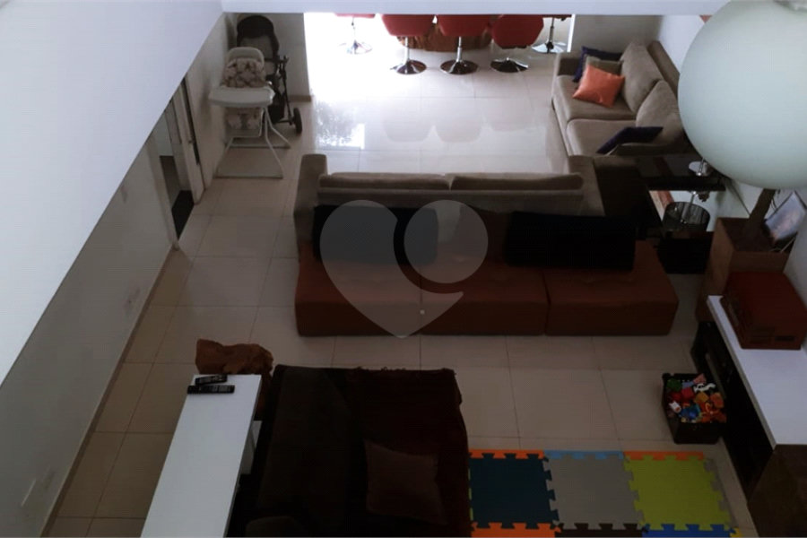 Casa à venda com 4 quartos, sendo 2 suítes, no condomínio Cond Residencial Villagio da Serra, São Paulo - SP
