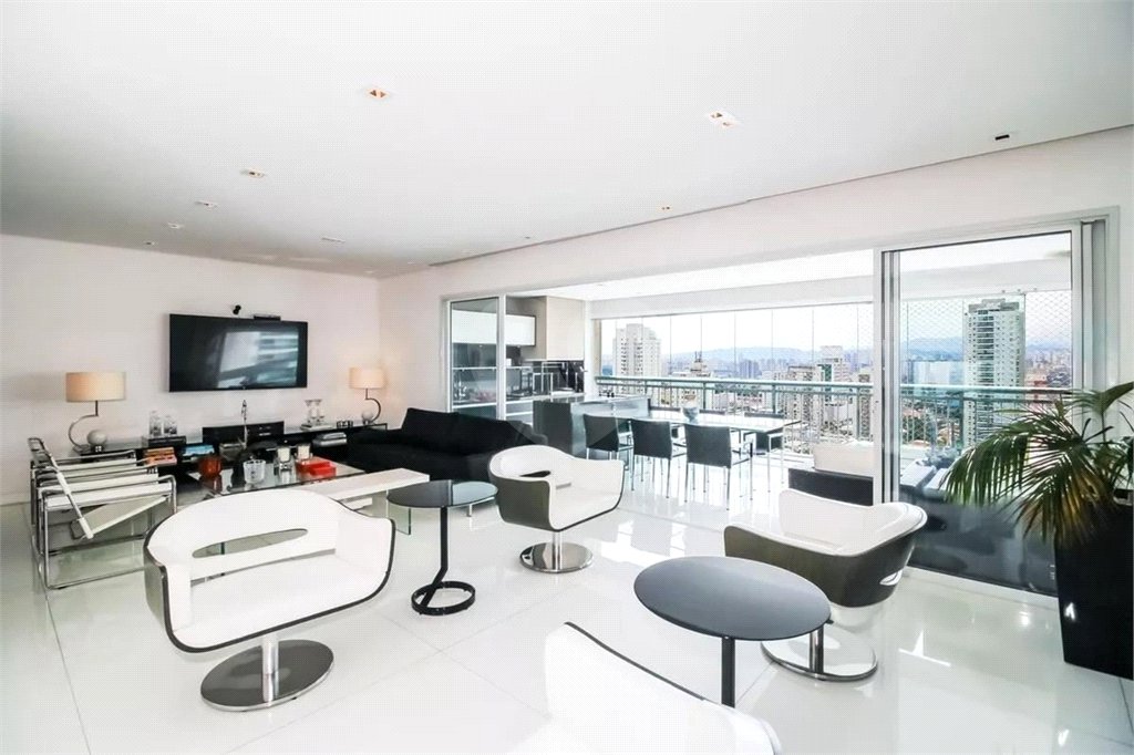 Apartamento à venda com 3 suítes em Vila Romana, São Paulo, SP