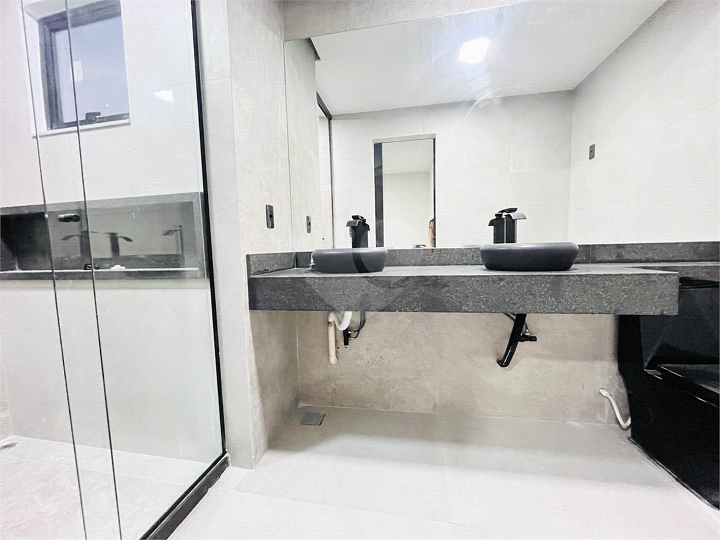 Casa à venda com 3 quartos, sendo 1 suíte, no condomínio Vale dos Sonhos 2, Rio de Janeiro - RJ