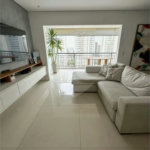 Apartamento de 106 m² no Auge Home Resort, porteira fechada, com 3 dormitórios, 1 suíte, varanda gourmet, 2 vagas, depósito e lazer completo.
