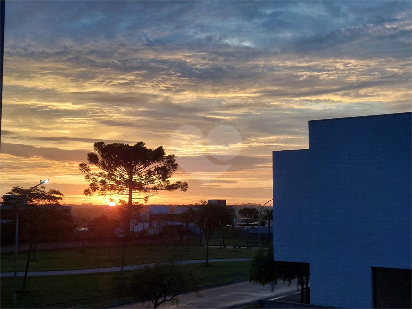 Casa à venda com 3 quartos, sendo 2 suítes, no condomínio Alphaville Nova Esplanada 4, Votorantim - SP