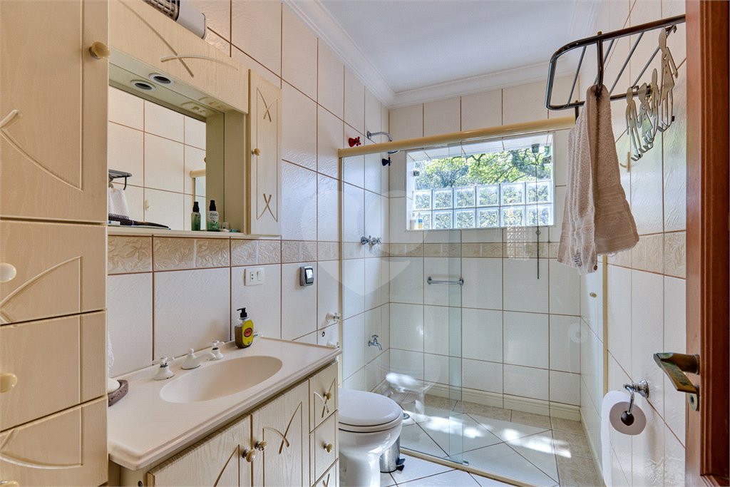 Casa à venda com 4 quartos, sendo 2 suítes, em Jardim Cordeiro, São Paulo, SP