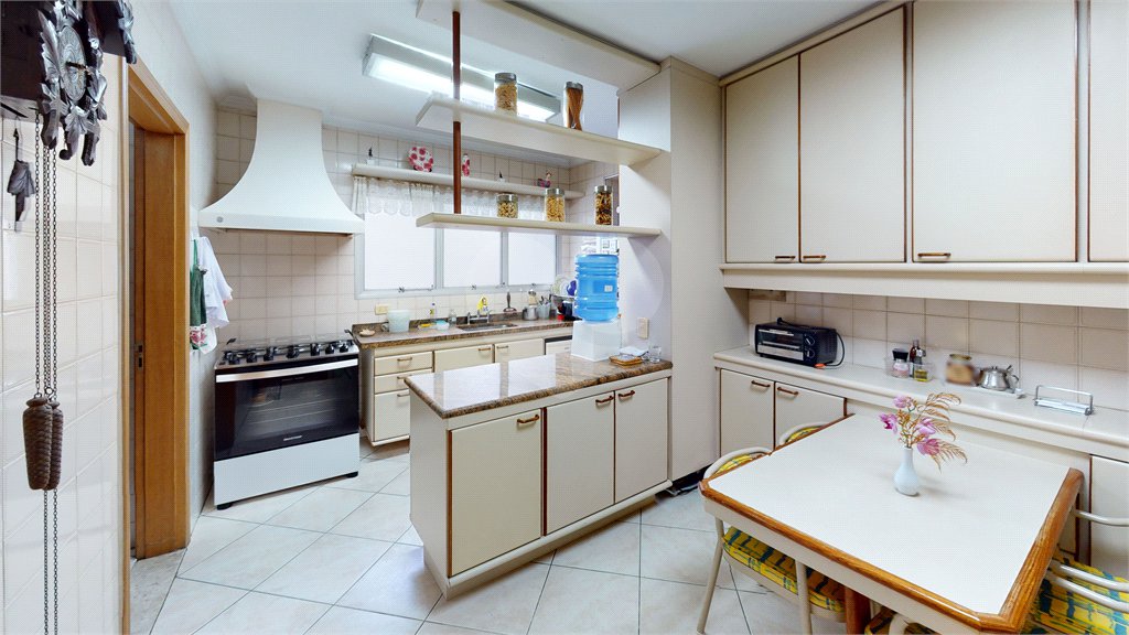 Apartamento à venda com 4 quartos, sendo 2 suítes, em Campo Belo, São Paulo, SP